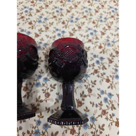 2- Avon Red Glass Goblets Thumbprint Grape Vine Wine Glasses Drinkware - Picture 3 of 6